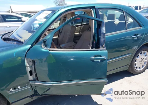 2001 Mercedes-Benz E 320 z USA, uszkodzony, nr VIN WDBJF65J91B352408